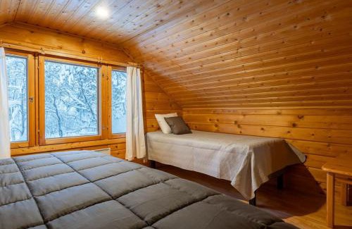 Kolari Ski Chalet | Villa Äkäsjoensuu: Family-Friendly Retreat with Top Ratings