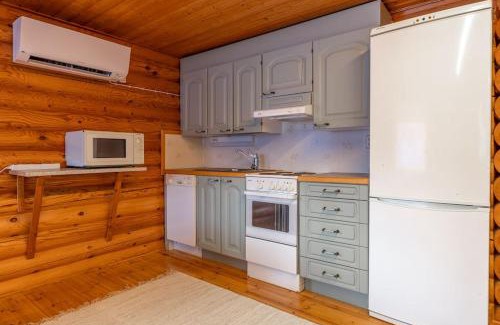 Kolari Ski Chalet | Villa Äkäsjoensuu: Family-Friendly Retreat with Top Ratings