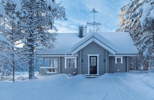 Kolari Ski Chalet | Villa Äkäsjoensuu: Family-Friendly Retreat with Top Ratings