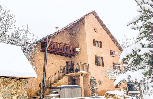 Gap House | Villa écrin charance: Guest Rated 10/10 with Spa & Pool
