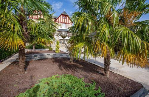 Bourre Villa | Elegant Villa in Bourre with Pool & Pet-Friendly Amenities