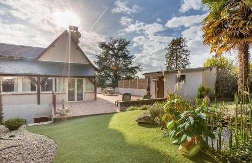 Bourre Villa | Elegant Villa in Bourre with Pool & Pet-Friendly Amenities