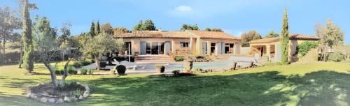 Regusse Villa | Spacious Villa with Private Pool & Garden in Regusse