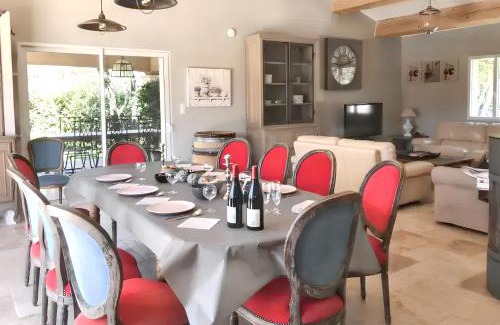 Regusse Villa | Spacious Villa with Private Pool & Garden in Regusse