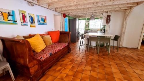 Le Diamant Villa | Villa Emeraude - Direct Beach Access with Amazing Pool