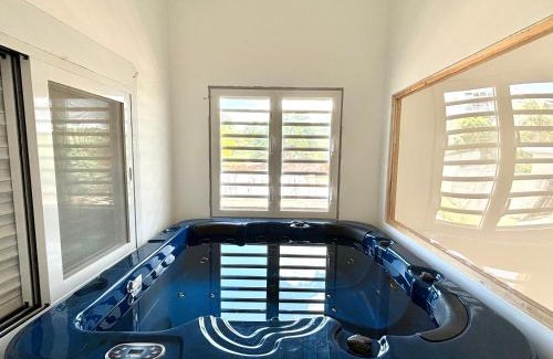 Baie-Mahault Villa | Villa Émeraude: Poolside Oasis with Private Hot Tub