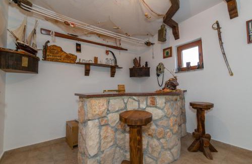 Svib Villa | Villa Čelinka: Relax by the Ocean with Family-Friendly Amenities