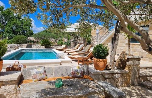 Bogomolje Villa | Relax at Villa Žurnata: Oceanfront Bliss for Families