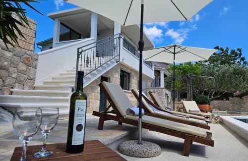 Bogomolje Villa | Relax at Villa Žurnata: Oceanfront Bliss for Families
