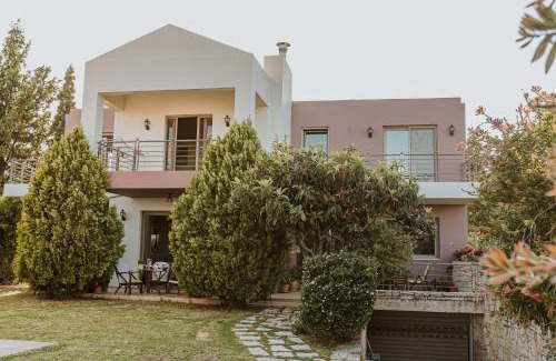 Ano Kalesia Apartment | Nature Retreat at Villa Αρμονία - 4-Star & Pet Friendly