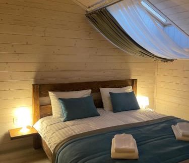 Mykulychyn Villa | Villa Затишна de luxe: Guest Rated 9.8 with Oceanfront Pool