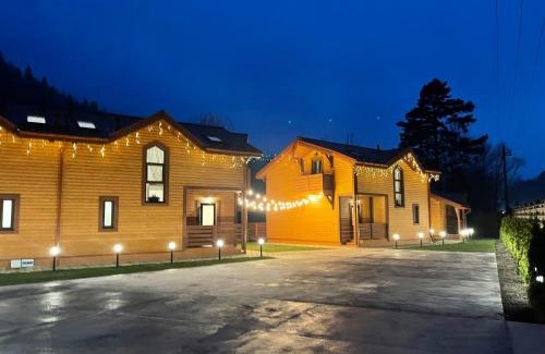 Mykulychyn Villa | Villa Затишна de luxe: Guest Rated 9.8 with Oceanfront Pool