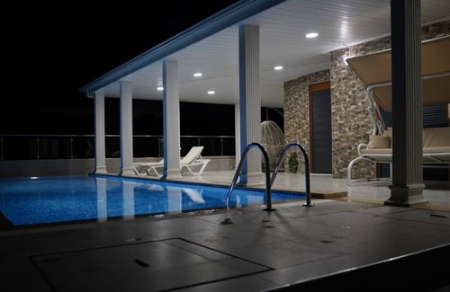 Kadriye Villa | Villa 1.5 km to the Beach with Pool in Antalya
