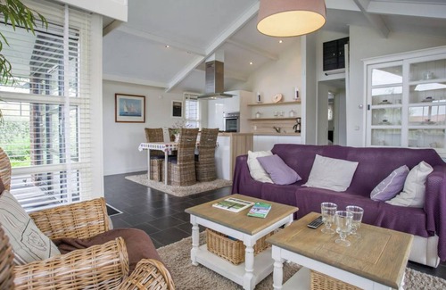 Kattendijke Villa | Cozy Villa with Kitchen for 4 Guests - Ideal Getaway