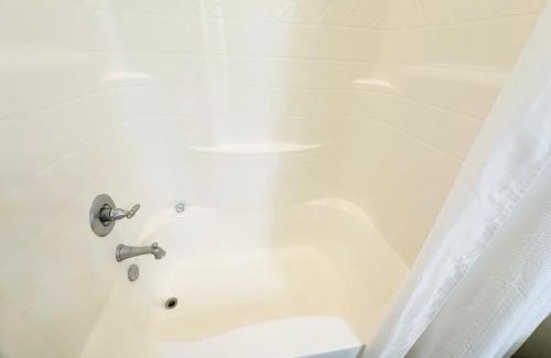 Pine Grove Apartment | Family-Friendly Villa 1: Pet Welcoming Retreat Awaits