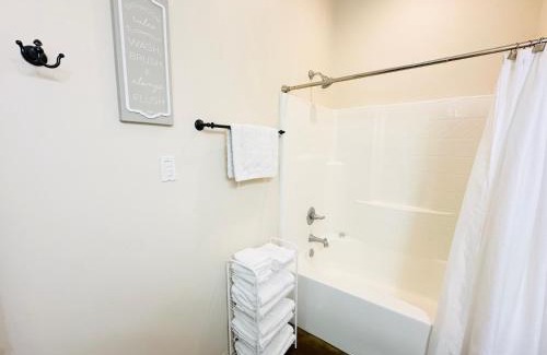Pine Grove Apartment | Family-Friendly Villa 1: Pet Welcoming Retreat Awaits