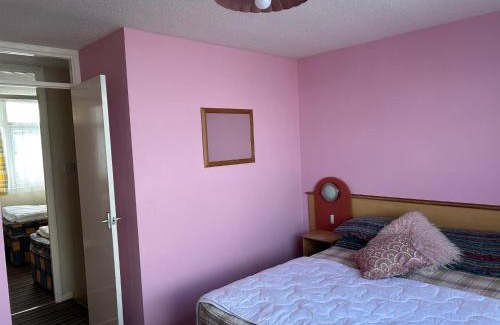 Dawlish Warren House | Pet-Friendly Villa 118 with Pool in Dawlish Warren