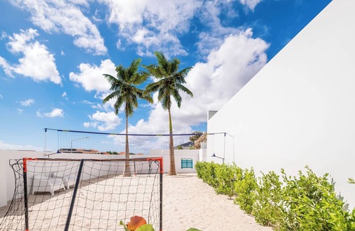 Jan Thiel Villa | Indulge in a Villa with Infinity Pool & Ocean Views