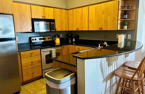 Lago Vista Condo | Villa 1308: Panoramic Lakeview Retreat with Private Grill