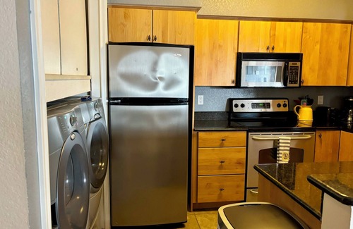 Lago Vista Condo | Villa 1308: Panoramic Lakeview Retreat with Private Grill