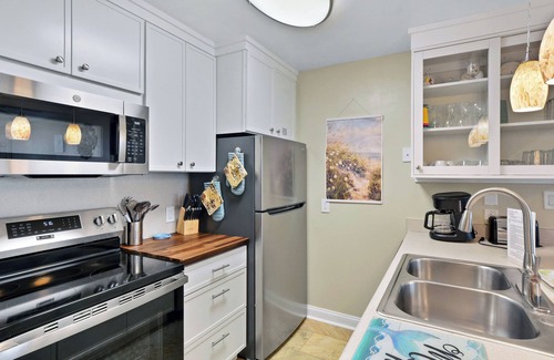 Jekyll Island Condo | Oceanfront Villa 131: Steps from the Beach with Pool