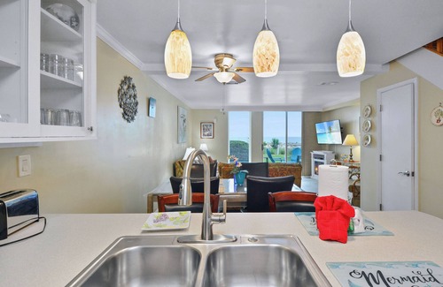 Jekyll Island Condo | Oceanfront Villa 131: Steps from the Beach with Pool