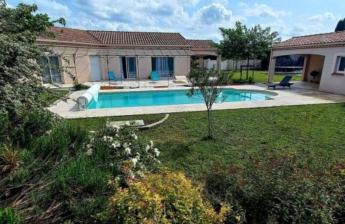 Castres House | Elegant Villa with Pool & Ocean View - Rated 9.7/10