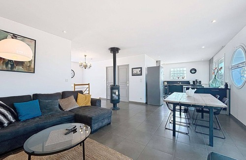 Donville-les-Bains House | Villa 150m from beach with pool and free WiFi