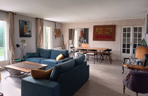 Saint-Aubin-de-Medoc House | Elegant Villa with Pool Near Ocean and Bordeaux