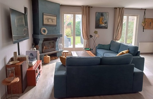 Saint-Aubin-de-Medoc House | Elegant Villa with Pool Near Ocean and Bordeaux
