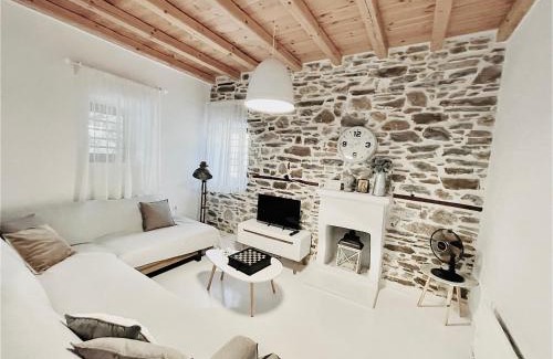 Agios Nikolaos Villa | Villa 1880: Guest Rated 9.6 & Child-Friendly Retreat