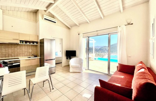 Vassiliki Villa | Seafront Villa with Private Pool - Guest Rated 10/10