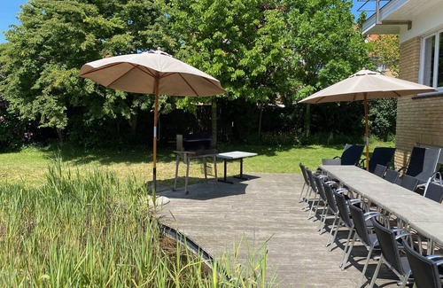 Nieuwpoort-Bad Villa | Spacious Villa for 20, Steps from the Sea with Pool