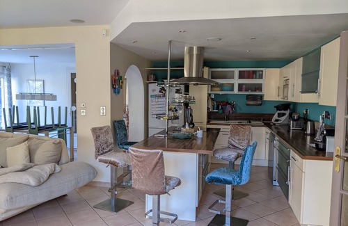 Simiane-Collongue Villa | Elegant Villa with Spa and Pool Near Aix & Marseille