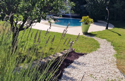 Simiane-Collongue Villa | Elegant Villa with Spa and Pool Near Aix & Marseille