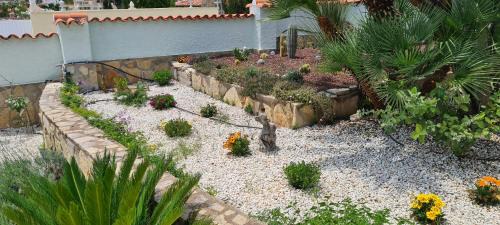 La Canuta Villa | Beautiful Villa Steps from the Beach with Ocean View