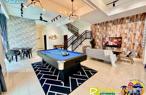 Malacca City House | Villa 20Pax4B3B with Private Pool, Karaoke & BBQ Fun