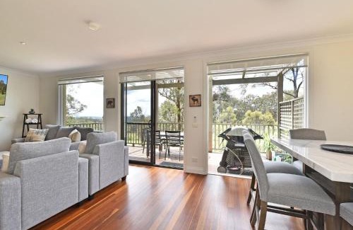 Pokolbin Villa | Discover Villa 2br Heafy Lodge at Cypress Lakes Resort
