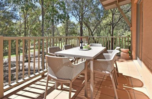 Pokolbin Villa | Relaxing 4-Star Pinot Grigio Villa in Cypress Lakes Resort