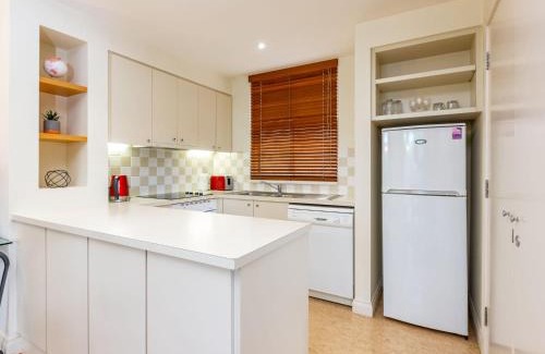 Pokolbin House | Elegant 2BR Riesling Villa at Cypress Lakes Resort