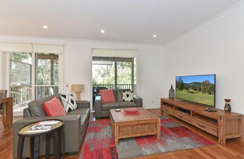 Pokolbin Villa | Inviting 2BR Vermentino Villa at Cypress Lakes Resort