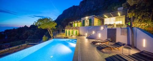 Makarska House | Villa 2M: Pet-Friendly Paradise with Pool & Breakfast