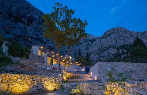 Makarska House | Villa 2M: Pet-Friendly Paradise with Pool & Breakfast