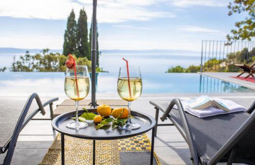 Makarska House | Villa 2M: Pet-Friendly Paradise with Pool & Breakfast