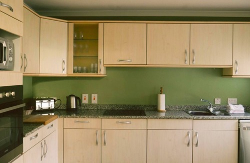 Pittenweem House | Villa 3: Family-Friendly Retreat with Sauna & Pool Access
