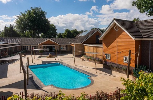 Voorthuizen Villa | Spacious Villa with Kitchen for 8 Guests – Perfect Getaway