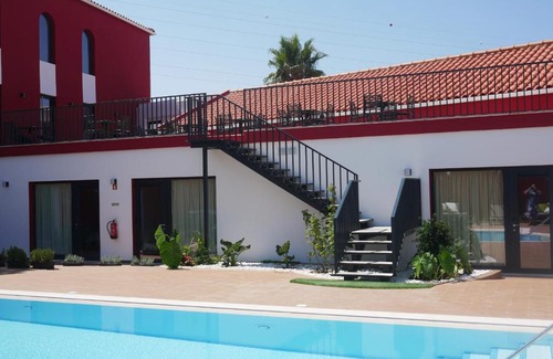 Charneca de Caparica e Sobreda Hotel | Discover Villa 3 Caparica - Lisbon's Premier Gay Beach Resort