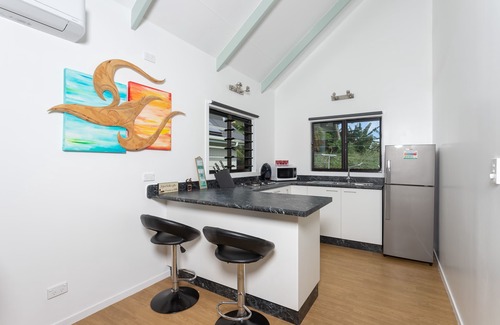 Tapere of Titikaveka Villa | Seaside Escape: Villa 3 - Naeas Studio with Oceanfront Pool