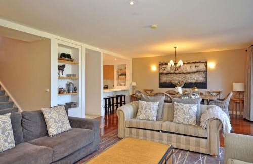Pokolbin Villa | Relaxing 3BR Villa in Cypress Lakes Resort with Pool