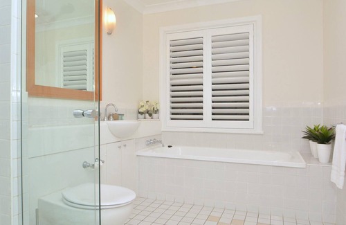 Pokolbin Villa | Elegant 3BR De Saran Villa at Cypress Lakes Resort
